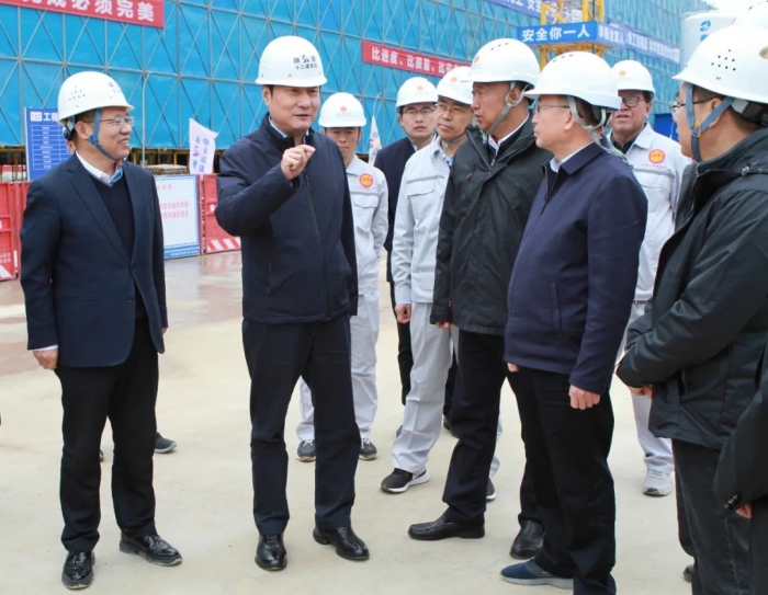 省人大常委會副主任、省...